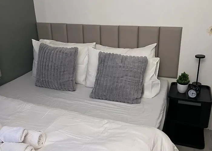 Apartment Cozy Makati 2br In Cbd Ayala Area With Games, Ktv, And Amazing Pools!