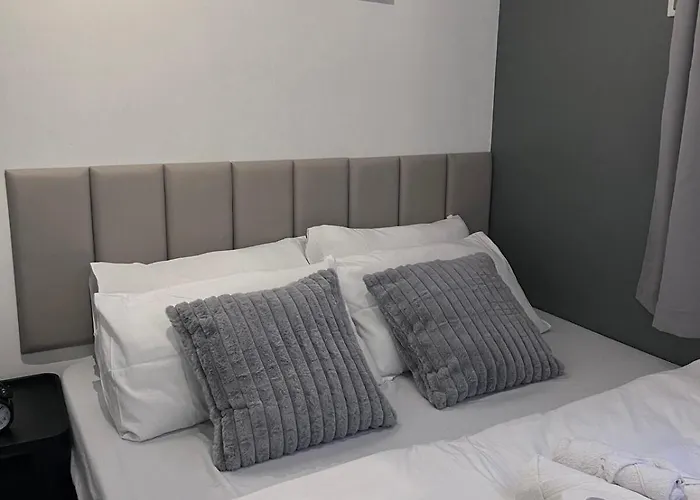 Apartment Cozy Makati 2br In Cbd Ayala Area With Games, Ktv, And Amazing Pools! *