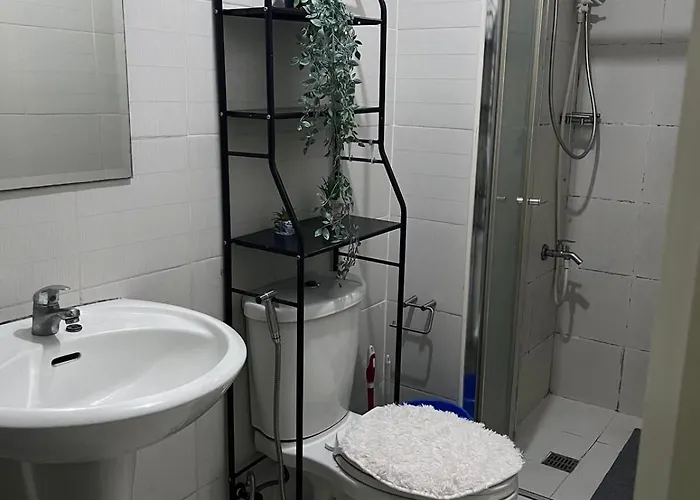 Cozy Makati 2br In Cbd Ayala Area With Games, Ktv, And Amazing Pools! *